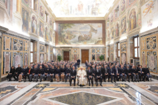 4-A los funcionarios y agentes de la comisaría de Seguridad Pública junto al Vaticano