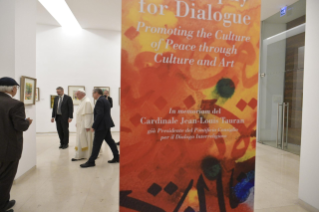 9-Il Santo Padre inaugura la Mostra: "Calligrafia per il Dialogo: promuovere la cultura di pace attraverso la cultura e l'arte", intitolata alla memoria del Cardinale Jean-Louis Tauran
