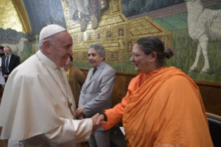 11-Il Santo Padre inaugura la Mostra: "Calligrafia per il Dialogo: promuovere la cultura di pace attraverso la cultura e l'arte", intitolata alla memoria del Cardinale Jean-Louis Tauran