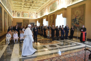 6-An die Familie des Findelhauses "Ospedale degli Innocenti" in Florenz