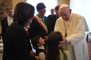 3-An die Familie des Findelhauses "Ospedale degli Innocenti" in Florenz