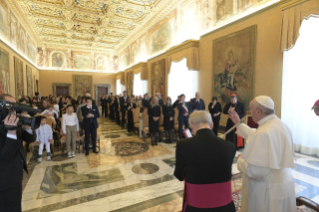 7-An die Familie des Findelhauses "Ospedale degli Innocenti" in Florenz