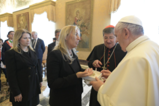 8-À comunidade do Instituto "Degli Innocenti" de Florença