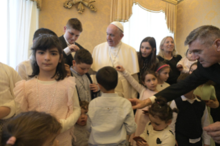 11-An die Familie des Findelhauses "Ospedale degli Innocenti" in Florenz