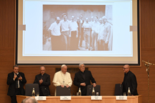 2-Le Pape Fran&#xe7;ois participe &#xe0; la pr&#xe9;sentation des &#xe9;crits du P. Miguel Angel Fiorito S.I. (1916-2005)