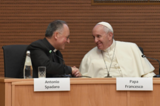 1-Le Pape Fran&#xe7;ois participe &#xe0; la pr&#xe9;sentation des &#xe9;crits du P. Miguel Angel Fiorito S.I. (1916-2005)