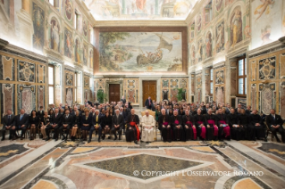 5-Aos Membros da "Papal Foundation"