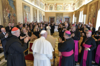 5-Saludo del Santo Padre a un grupo de peregrinos de Panam&#xe1;