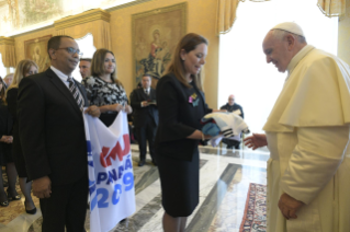 12-Saludo del Santo Padre a un grupo de peregrinos de Panam&#xe1;