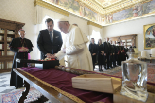 4-A las delegaciones de parlamentarios de la República Checa y de la República Eslovaca, con ocasión del 1150&#xb0; aniversario de la muerte de San Cirilo