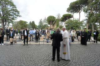 3-El Papa Francisco preside el rezo del Santo Rosario al final del mes mariano