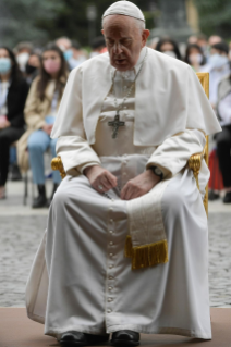 6-El Papa Francisco preside el rezo del Santo Rosario al final del mes mariano