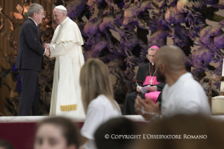 10-Ai partecipanti all&#x2019;incontro promosso dal Pontificio Consiglio della Cultura su Sport e Fede