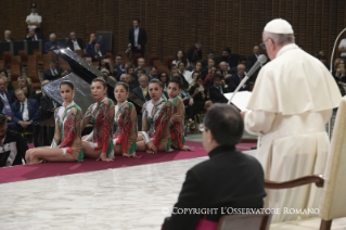 11-Ai partecipanti all&#x2019;incontro promosso dal Pontificio Consiglio della Cultura su Sport e Fede