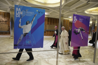 13-Ai partecipanti all&#x2019;incontro promosso dal Pontificio Consiglio della Cultura su Sport e Fede