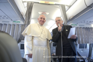 0-Conferenza Stampa del Santo Padre al ritorno da Strasburgo (Volo Papale, 25 novembre 2014)