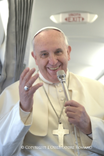 1-Conferenza Stampa del Santo Padre al ritorno da Strasburgo (Volo Papale, 25 novembre 2014)