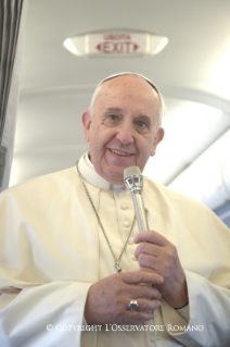 2-Conferenza Stampa del Santo Padre al ritorno da Strasburgo (Volo Papale, 25 novembre 2014)