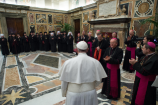 2-Aux &#xc9;v&#xea;ques ukrainiens en visite <i>ad limina Apostolorum</i>