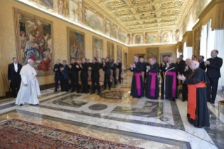 3-Ai Sacerdoti e ai Membri della Curia dell'Arcidiocesi di Valencia (Spagna)