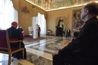 5-A sacerdotes y miembros de la curia de la Archidiócesis de Valencia