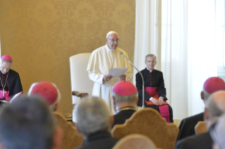8-A sacerdotes y miembros de la curia de la Archidiócesis de Valencia