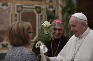 5-A los miembros de la Archicofradía de la Virgen de la Cinta de Tortosa