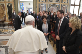 6-Aos membros da Arquiconfraria da "Virgen de la Cinta" de Tortosa (Espanha)