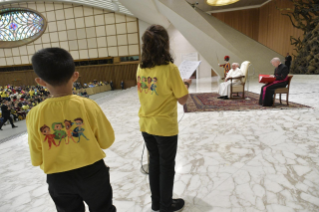 0-Aos participantes no Encontro das crianças do projeto "Yo Puedo"