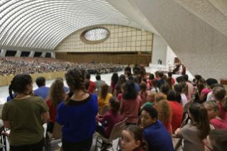 5-Aos participantes no Encontro das crianças do projeto "Yo Puedo"