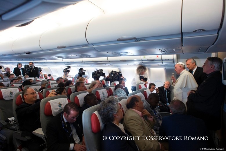 2-Apostolische Reise: Pressekonferenz mit dem Heiligen Vater auf dem R&uuml;ckflug aus der Zentralafrikanischen Republik