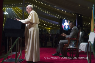 5-Viaggio Apostolico: Incontro con le Autorità del Kenya e con il Corpo Diplomatico