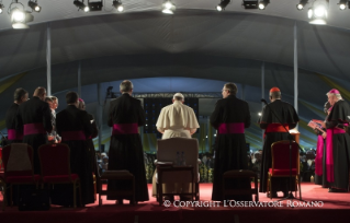 15-Viagem Apostólica: Encontro com o Clero, os Religiosos, as Religiosas e os Seminaristas em Nairóbi