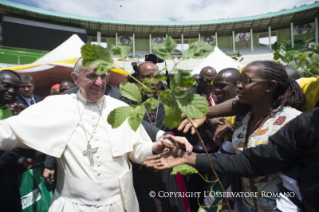 11-Viaggio Apostolico: Incontro con i giovani a Nairobi