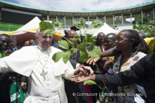 11-Voyage apostolique : Rencontre avec les jeunes à Nairobi