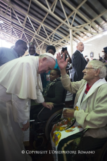 0-Viagem Apostólica: Visita ao bairro pobre de Kangemi em Nairóbi