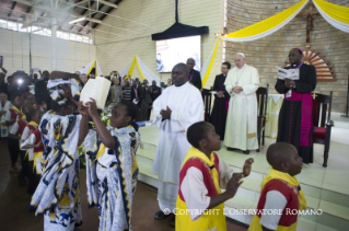 2-Viaggio Apostolico: Visita al quartiere povero di Kangemi a Nairobi