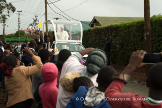 8-Viagem Apostólica: Visita ao bairro pobre de Kangemi em Nairóbi