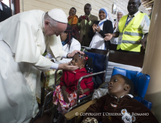 13-Viagem Apostólica: Visita ao bairro pobre de Kangemi em Nairóbi