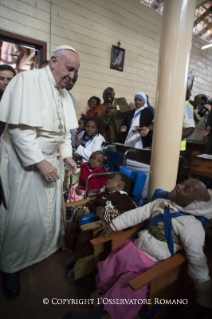 14-Viaggio Apostolico: Visita al quartiere povero di Kangemi a Nairobi