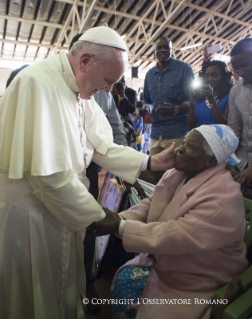 15-Viaggio Apostolico: Visita al quartiere povero di Kangemi a Nairobi