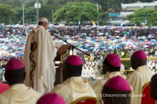 10-Apostolic Journey: Holy Mass at Nairobi University Campus