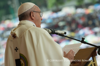 12-Apostolic Journey: Holy Mass at Nairobi University Campus