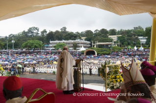 17-Apostolic Journey: Holy Mass at Nairobi University Campus