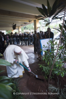 13-Viaje apostolico: Visita a la Oficina de las Naciones Unidas en Nairobi