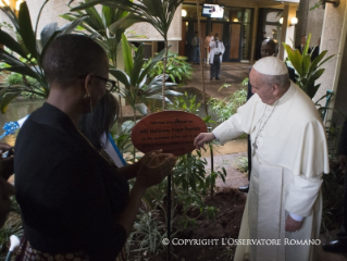 12-Viaje apostolico: Visita a la Oficina de las Naciones Unidas en Nairobi