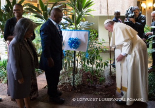 2-Viaje apostolico: Visita a la Oficina de las Naciones Unidas en Nairobi