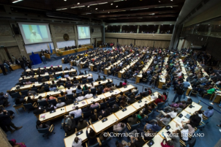 8-Voyage apostolique : Visite &#xe0; l'U.N.O.N.