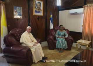 0-Viagem Apostólica: Encontro com a Classe Dirigente e com o Corpo Diplomático em Bangui (República Centro-Africana) 