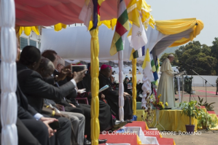 5-Apostolic Journey: Meeting with transitional Leaders and Diplomatic Corps in Bangui